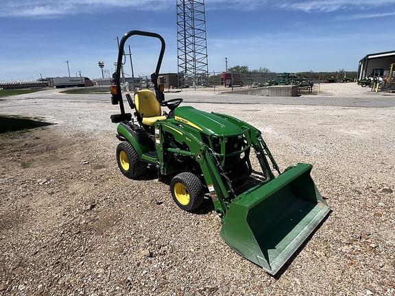 Image of John Deere 1025R equipment image 3