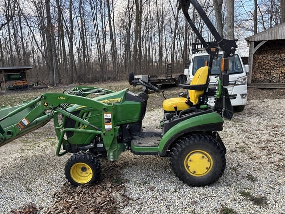 2021 John Deere 1025R Equipment Image0