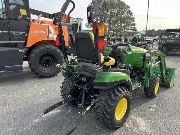 Image of John Deere 1025R equipment image 3