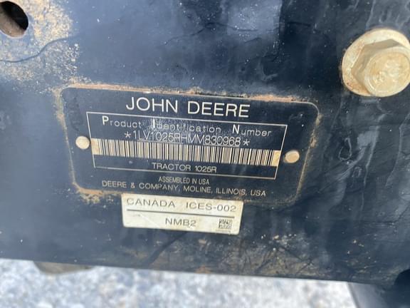 Image of John Deere 1025R equipment image 3