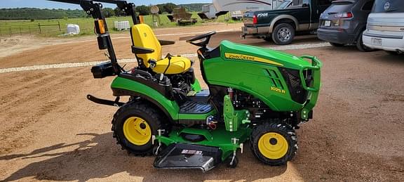 Image of John Deere 1025R equipment image 3