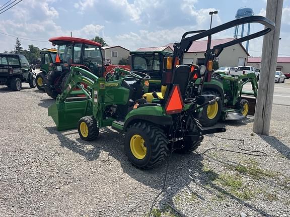 Image of John Deere 1025R equipment image 2