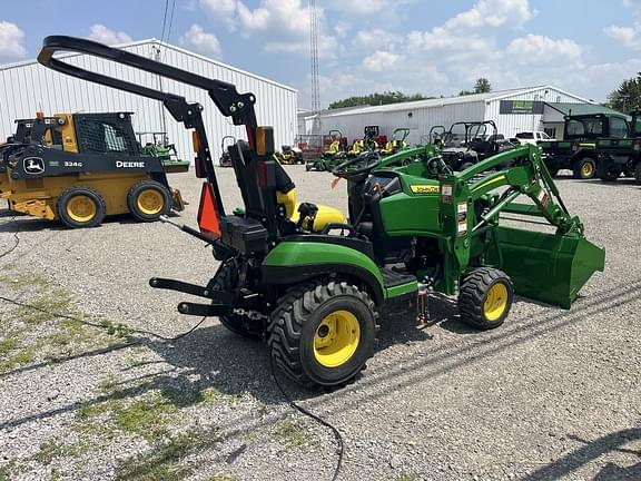 Image of John Deere 1025R equipment image 4