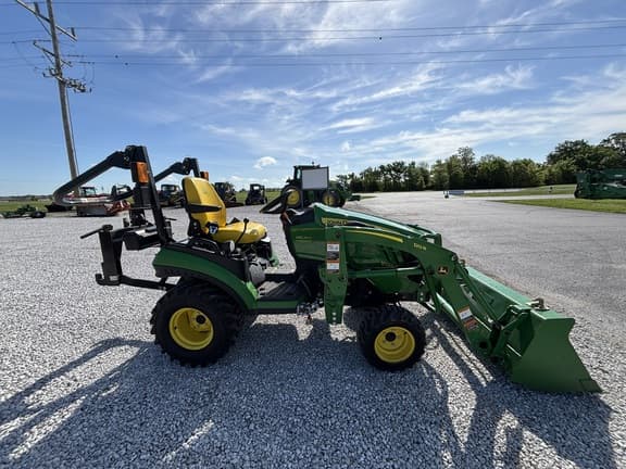 Image of John Deere 1025R equipment image 3