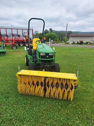 Image of John Deere 1025R equipment image 2