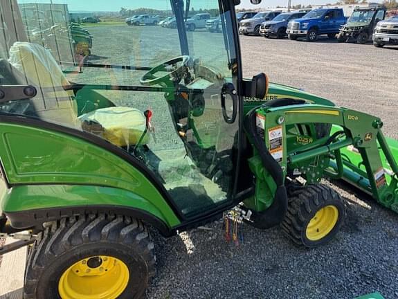 Image of John Deere 1025R equipment image 2