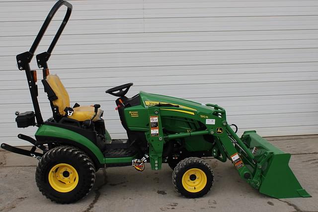 Image of John Deere 1025R equipment image 4