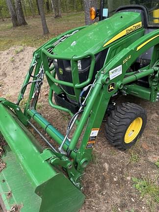Image of John Deere 1025R equipment image 3