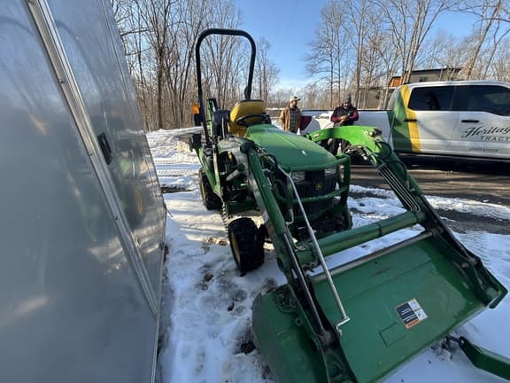 Image of John Deere 1025R equipment image 3