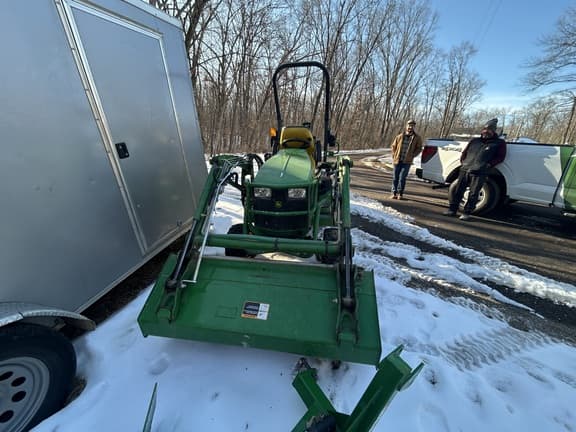 Image of John Deere 1025R equipment image 2