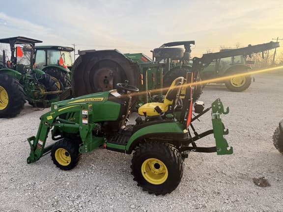 Image of John Deere 1025R equipment image 3