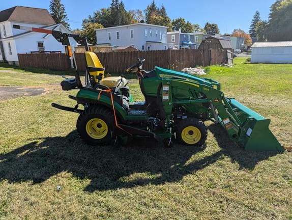 Image of John Deere 1025R equipment image 4