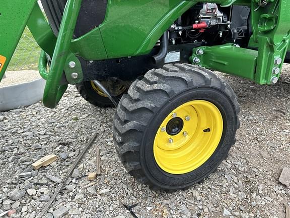 Image of John Deere 1025R equipment image 2