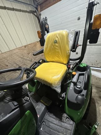 Image of John Deere 1025R equipment image 3