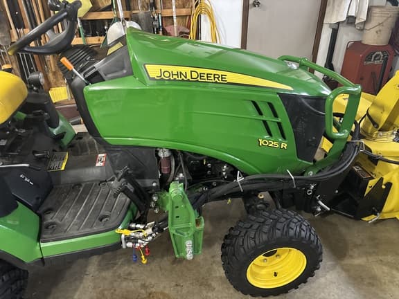 Image of John Deere 1025R equipment image 4