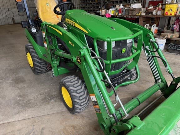 Image of John Deere 1025R equipment image 3