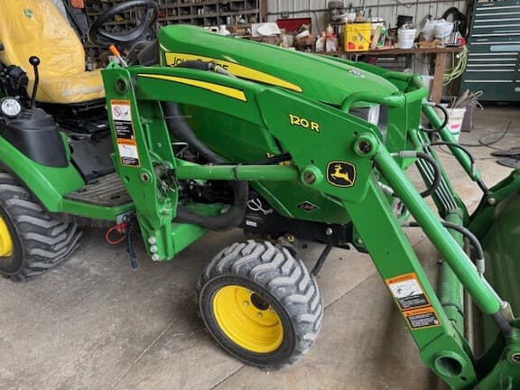 Image of John Deere 1025R equipment image 4