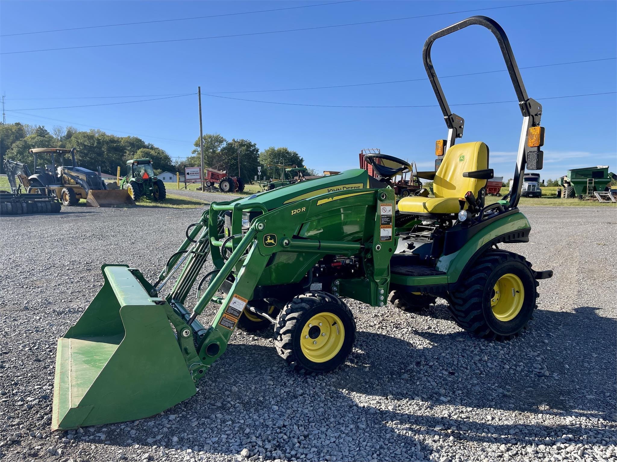 2021 John Deere 1025R Equipment Image0