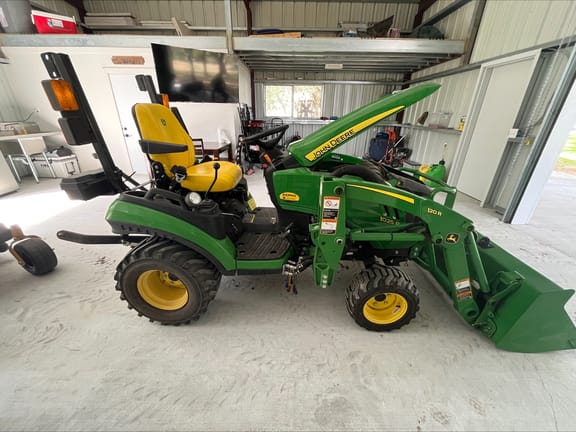 2021 John Deere 1025R Equipment Image0