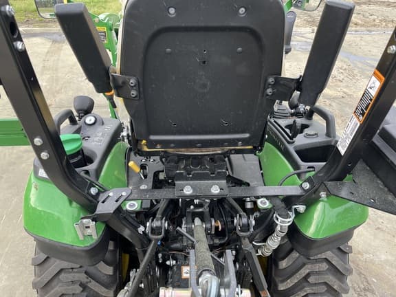 Image of John Deere 1025R equipment image 3