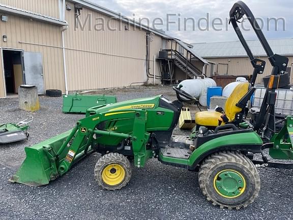 Image of John Deere 1025R equipment image 4