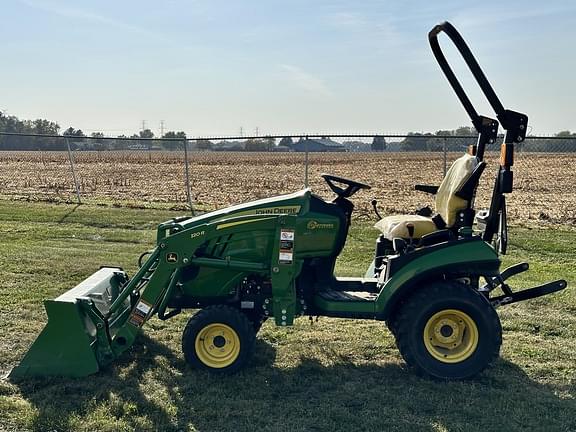 Image of John Deere 1025R equipment image 3