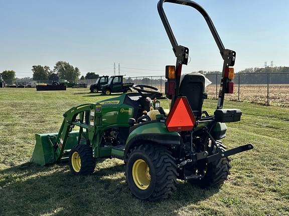 Image of John Deere 1025R equipment image 4