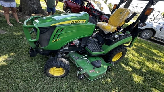 2021 John Deere 1025R Equipment Image0