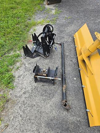 Image of John Deere 1025R equipment image 4