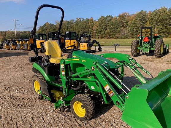 Image of John Deere 1025R equipment image 3