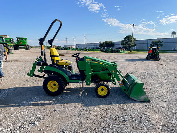 Image of John Deere 1025R equipment image 3