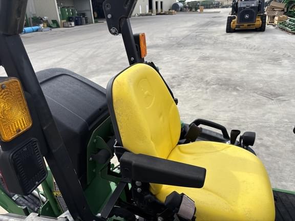 Image of John Deere 1025R equipment image 4