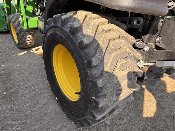 Image of John Deere 1025R equipment image 4