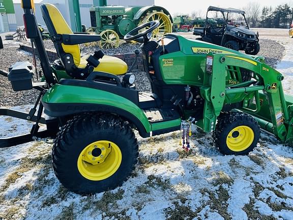 Image of John Deere 1025R equipment image 2