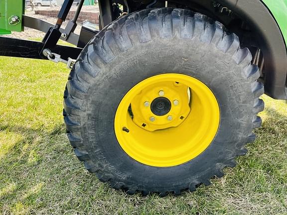 Image of John Deere 1025R equipment image 3
