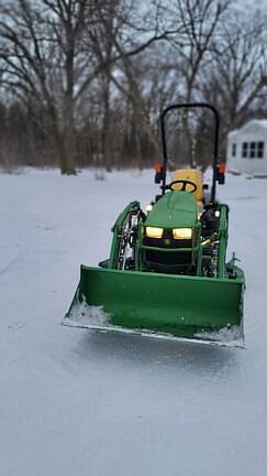 Image of John Deere 1025R equipment image 3