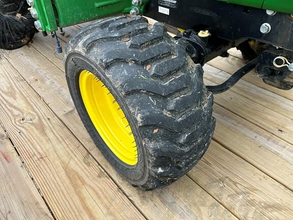 Image of John Deere 1025R equipment image 2