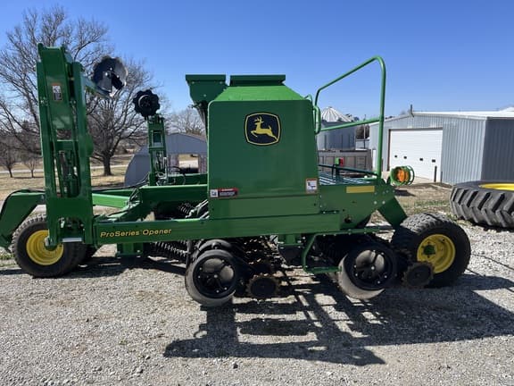 Image of John Deere 1590 equipment image 2