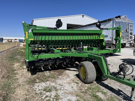 Image of John Deere 1590 equipment image 1