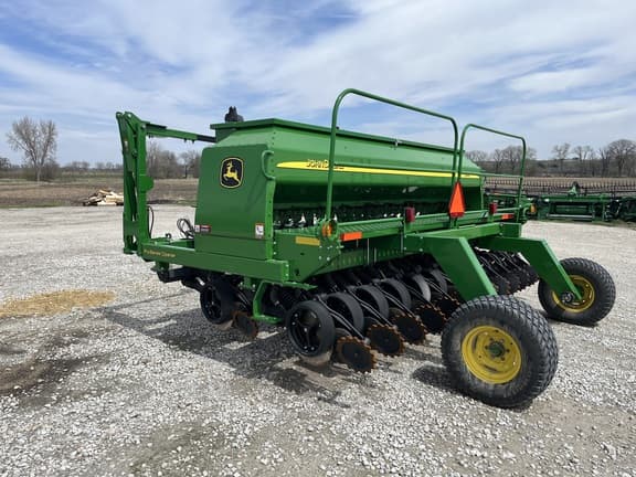 Image of John Deere 1590 equipment image 2