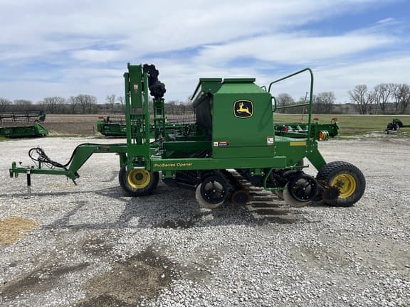 Image of John Deere 1590 equipment image 1