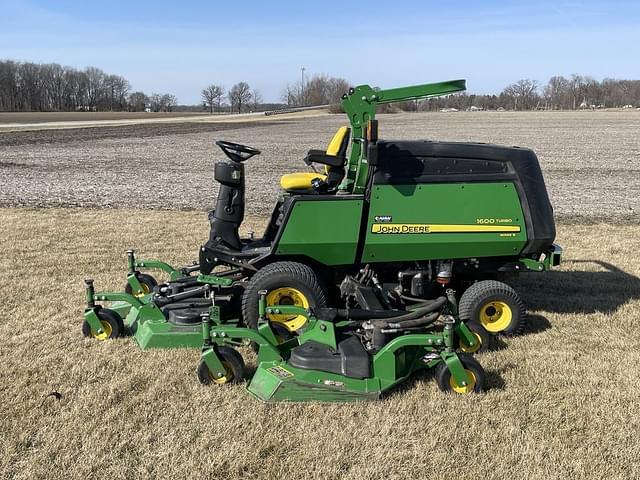 Image of John Deere 1600 Turbo II equipment image 4