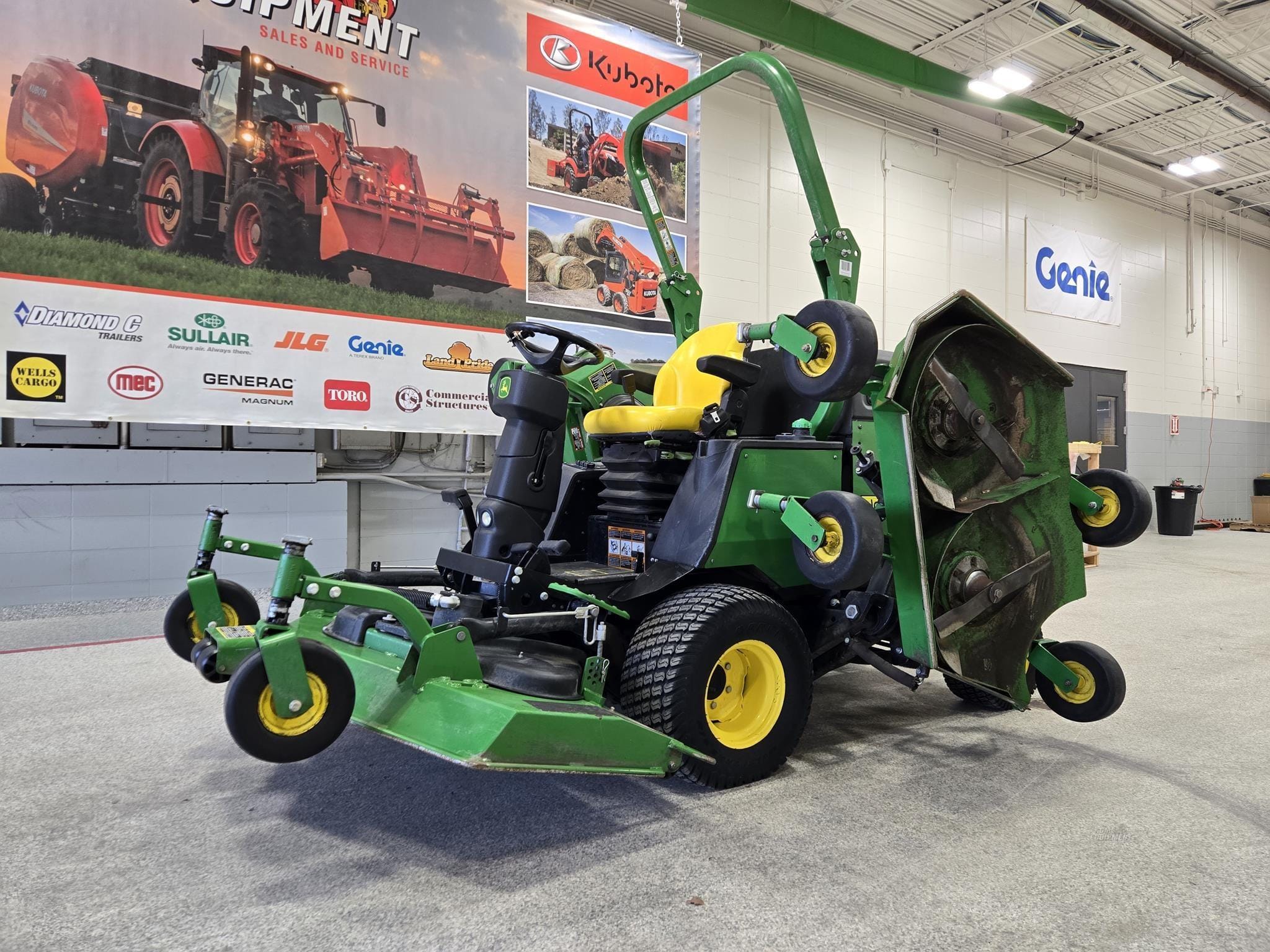 2021 John Deere 1600 Turbo III Equipment Image0