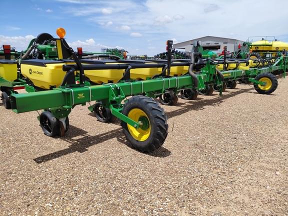 Image of John Deere 1705 equipment image 2