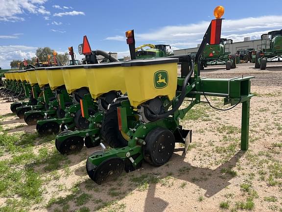 Image of John Deere 1705 equipment image 3