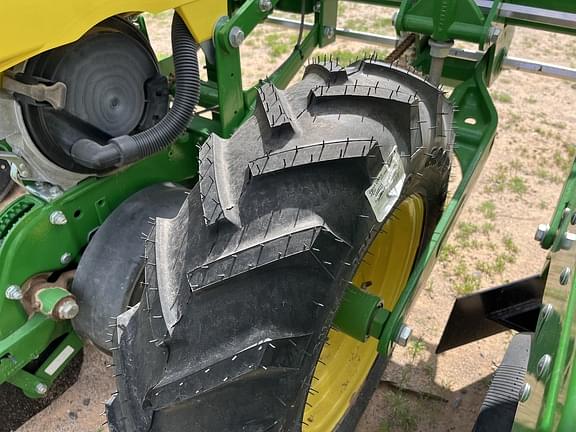 Image of John Deere 1705 equipment image 4