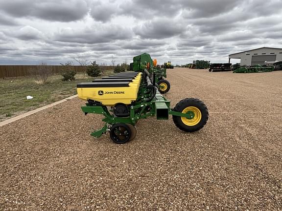 Image of John Deere 1705 equipment image 3