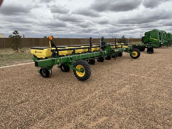 Image of John Deere 1705 equipment image 2