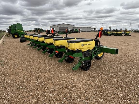 Image of John Deere 1705 equipment image 4