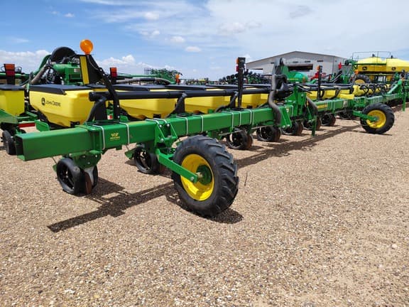 Image of John Deere 1705 equipment image 2